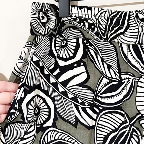 NWT Loft Leaf Tropical Palm Printed Olive Green Wide Leg Pants Sz 4 - Picture 3 of 6